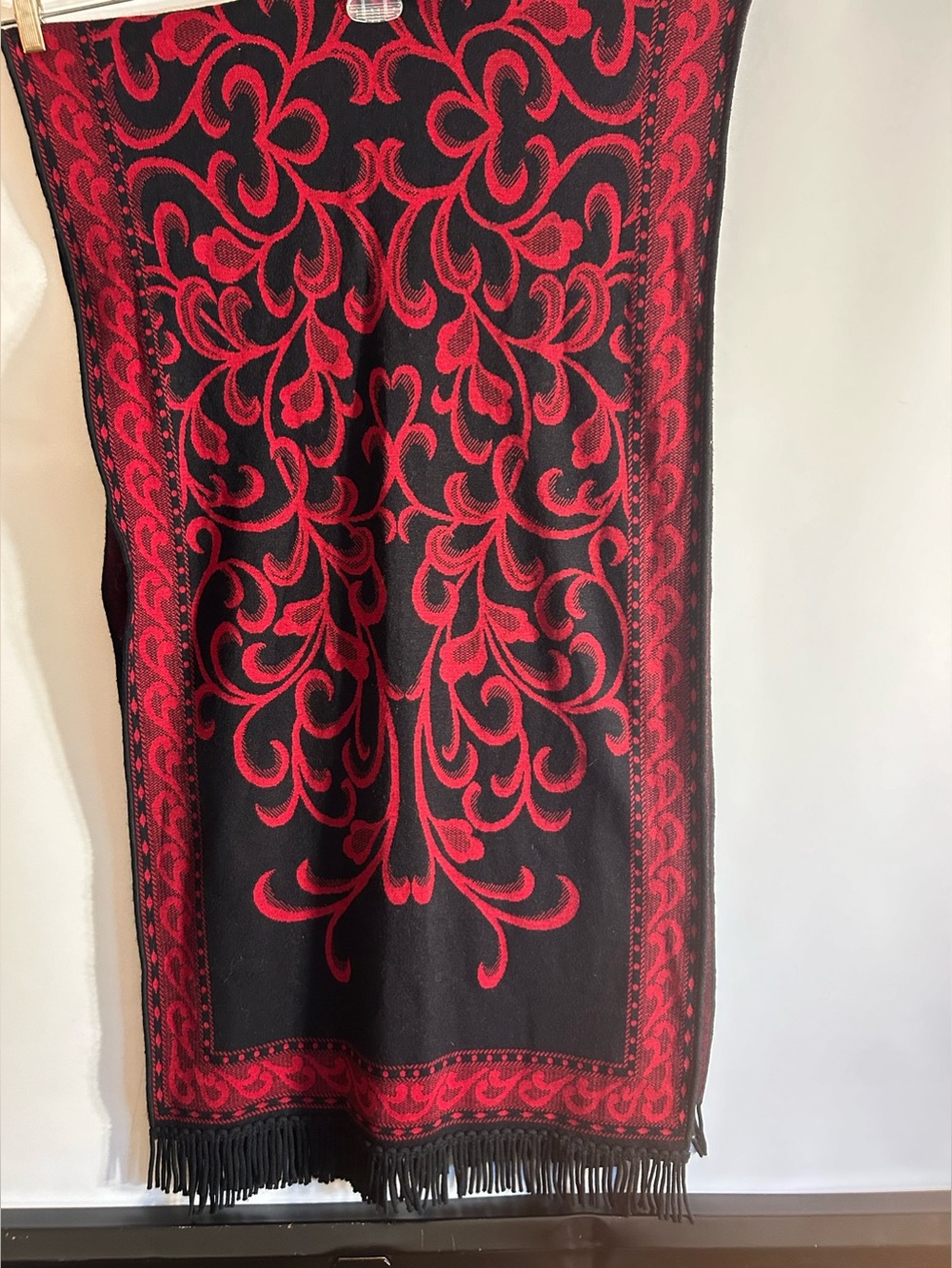 NINA LEONARD 100% ACRYLIC MADE IN ROMANIA RED/BLACK PATTERNED WRAP/SCARF 1X